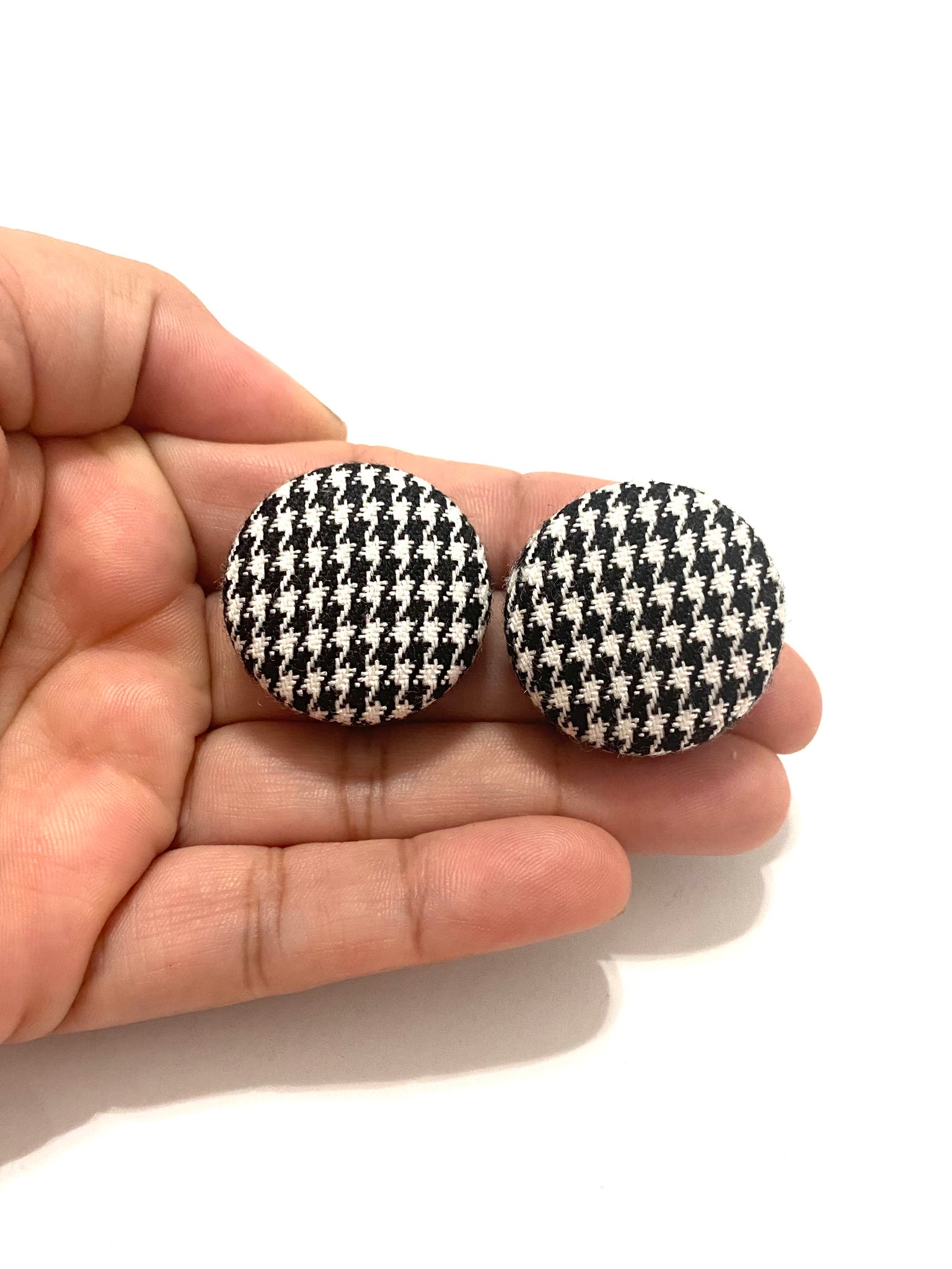 BOTÓN DE AZÚCAR - Medium Studs - B&W Houndstooth