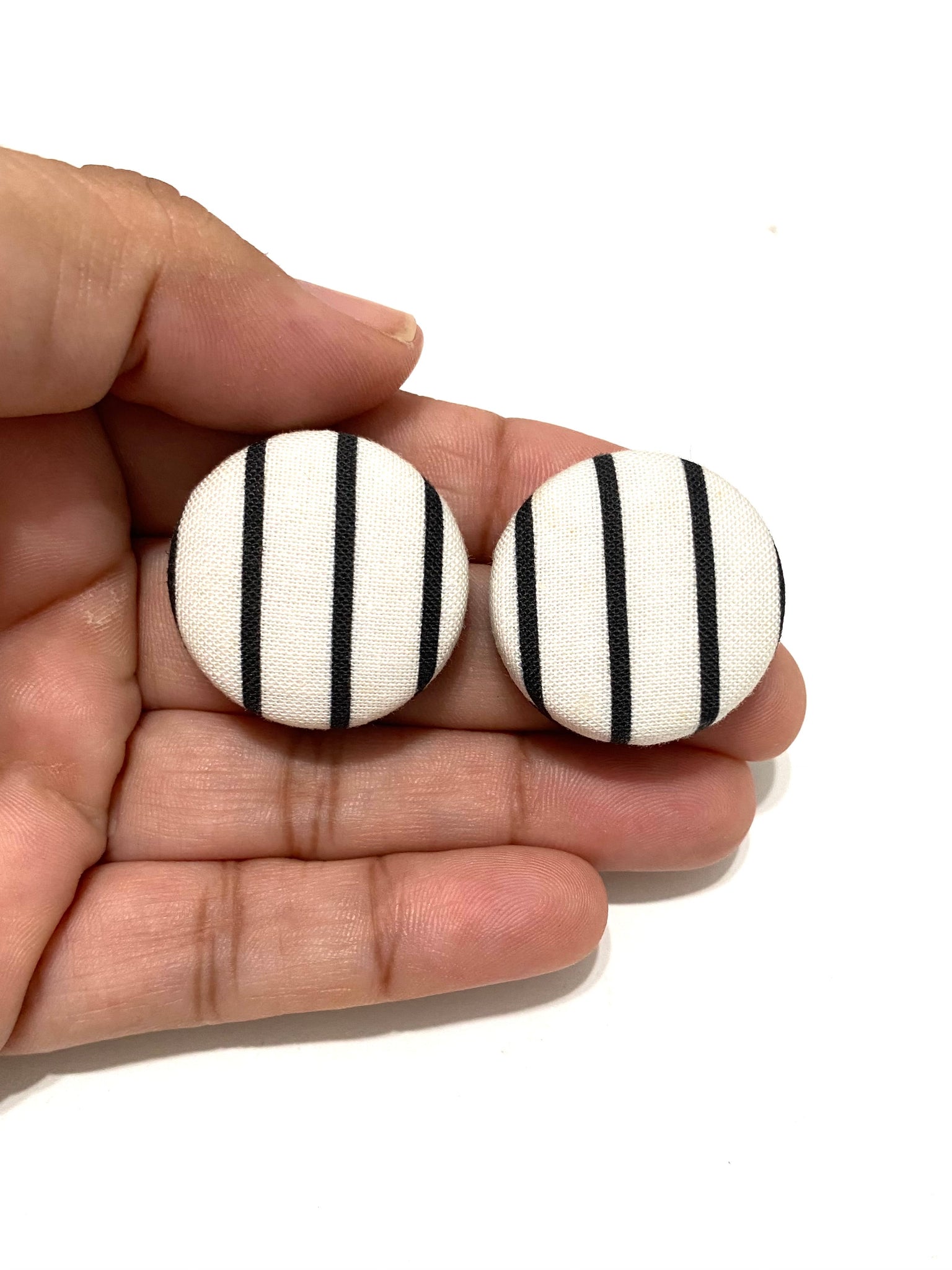 Medium Studs - Black Lines