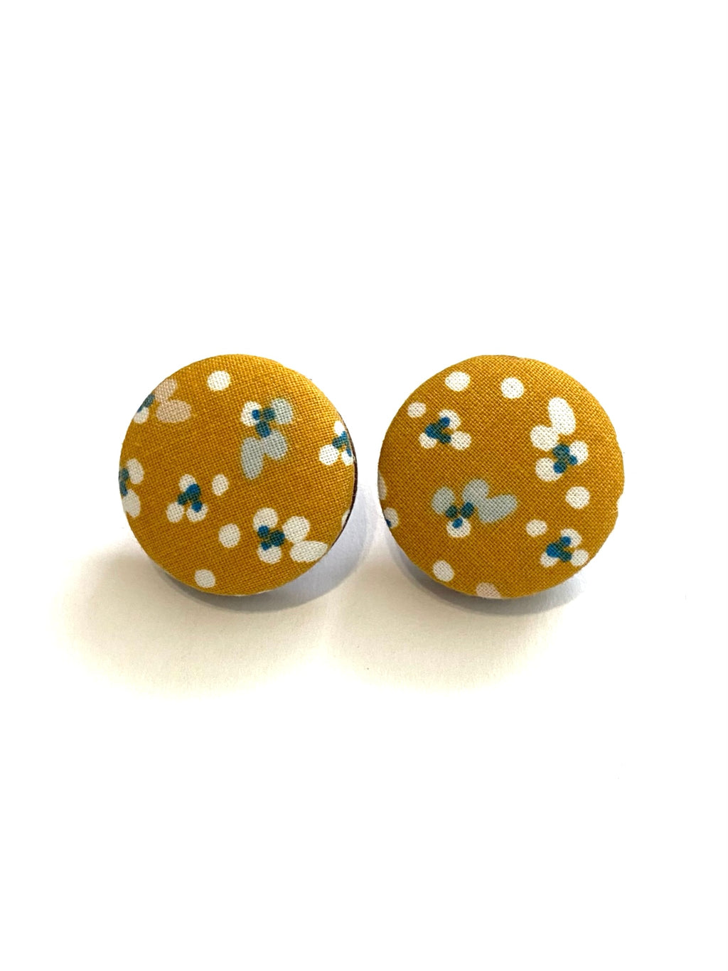 Medium Studs - Flowers in Tan