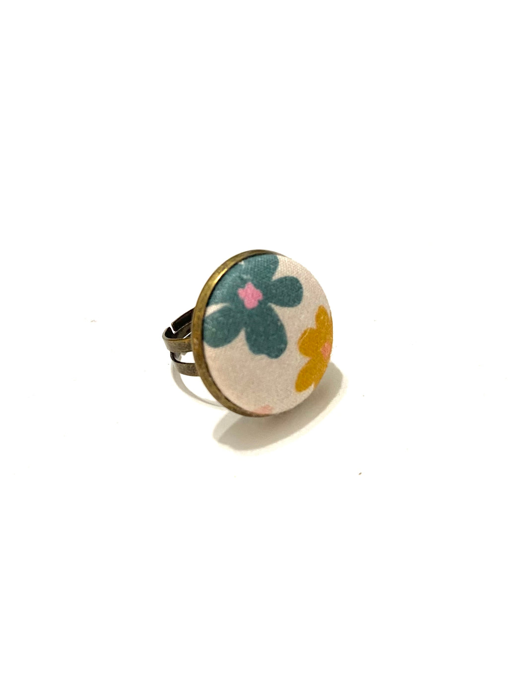 Brass Tone Ring- Cute Flowers