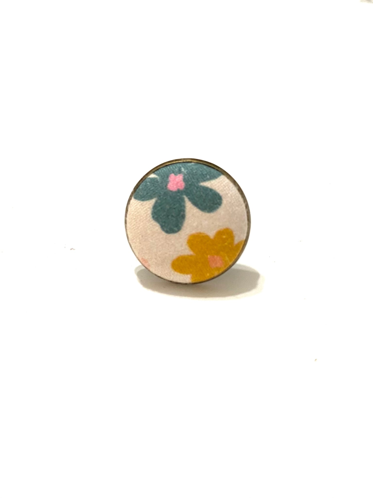 Brass Tone Ring- Cute Flowers