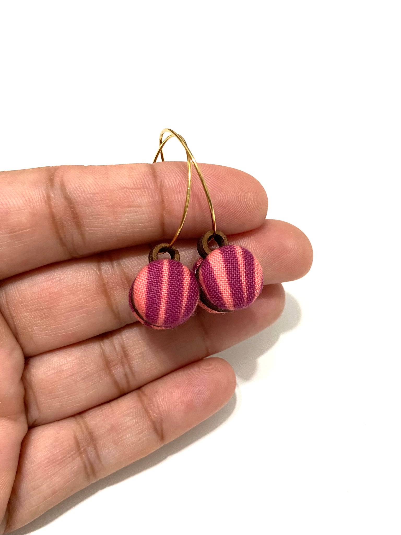 Small Everyday Hoops- Wine Flow